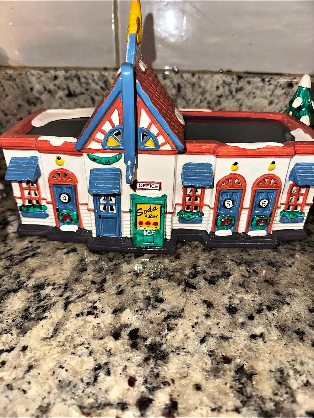 Department 56 The Honeymooner Motel Holiday Decor Red & White